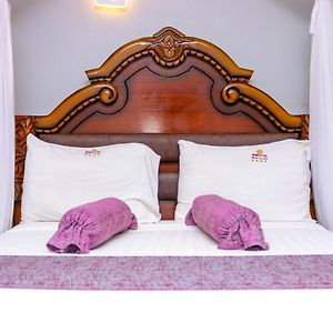 Deluxe Zimmer mit Kingsize-Bett